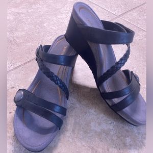 Aetrex Lydia black wedge size 9-9.5